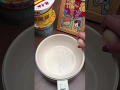 ชม: วุ้นเส้นและบะหมี่รสเนื้อซุปทองคำ 183g*12 ทำจากวุ้นเส้น Showcase