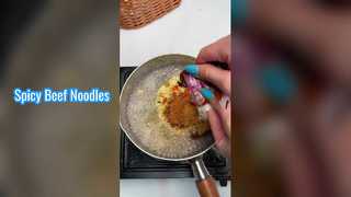 เส้นหมี่รสเผ็ดเนื้อ 189กรัม x 12 บาร์เรล