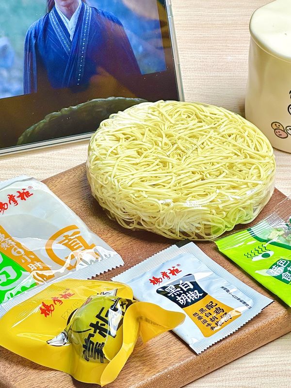 สัมผัสรสแท้ของ นูเดลส์ราเมน 161 กรัม ขนาดบริการ กลิ่นไก่