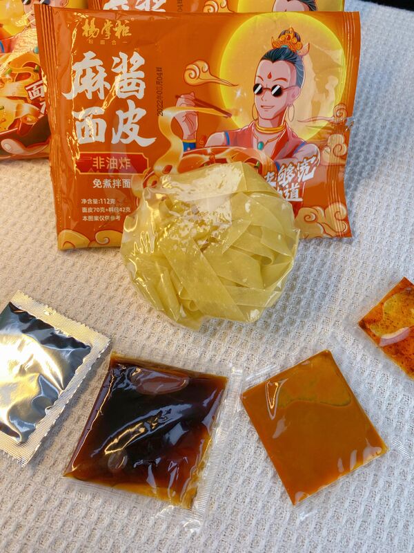 นู๊ดลิสต์ทันทีรสเซซาม พาสต์ รสเซซาม ที่มีนู๊ดลิสต์ เหมาะสําหรับร้านอาหารเร็วและผู้ให้บริการอาหารที่ต้องการสินค้า